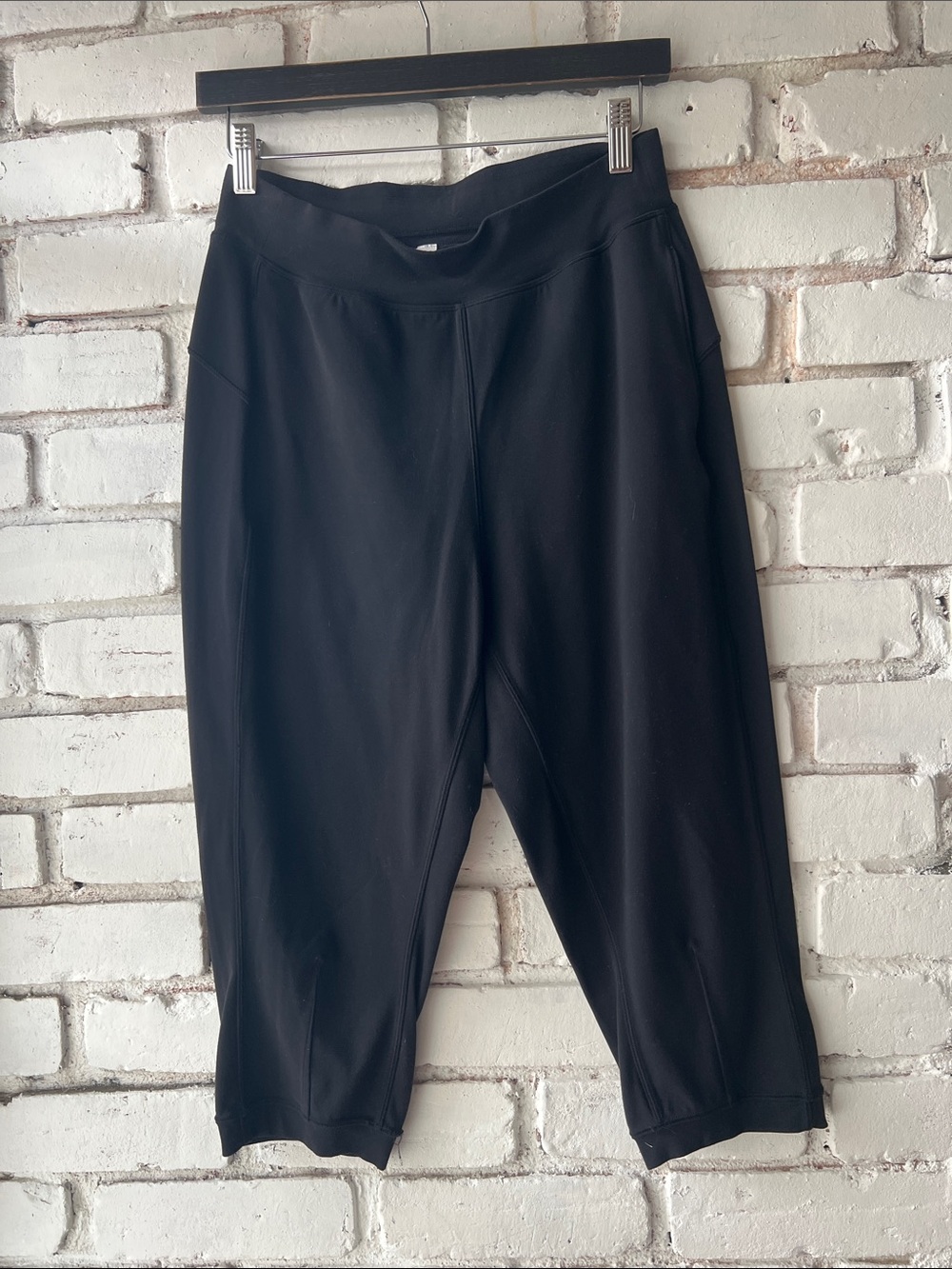 Black Cropped Athletic Pants lululemon Capri athletic pants